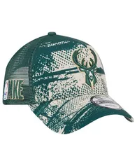ニューエラ メンズ アクセサリー 帽子 New Era Mens Hunter GreenCream Milwaukee Bucks Tip Off AFrame Trucker 9FORTY Adjustable Hat Hunter Green Cream