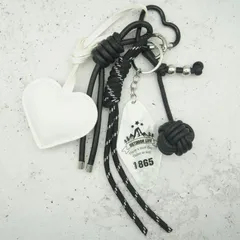 03　 じゃらじゃらチャーム  バッグチャーム キーチャーム パラコード ハート モノトーン