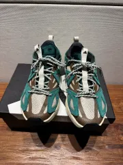 アディダス スニーカー