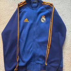 必須アイテム アディダス レアル・マドリード 21/22シーズン 3本線トラックジャージ