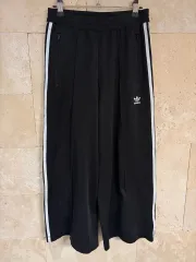 アディダス 3本線 ワイド トラック パンツ レディース xs