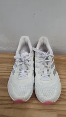 アディダス 白 スニーカー ランニングシューズ