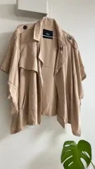 ベージュ 半袖トレンチコート