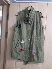 カーキ色 ノースリーブ マウンテンパーカー ベスト