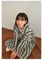 デデリト マイクロファイバー ストライプ WHO ローブ グレー