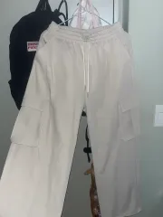 エエブリカーゴパンツ