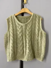 ケーブル編み ベスト ライトグリーン
