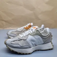 ニューバランス 327 ベージュ レディーススニーカー 23センチ