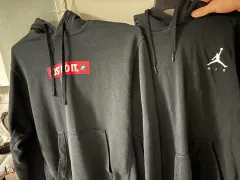 ナイキ/ジョーダン 黒色 フードTシャツ 2枚 アディダス リーボック ニューバランス アンダーアーマー 圧倒 BORN TO WIN FREEDOM