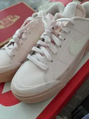 ナイキ コート レガシー リフト ピンク 250 新品 出品