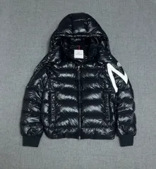 モンクレール マヤ コリデール ショート ダウン ジャケット 光沢 ブラック ダウン