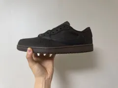 ナイキ エア ジョーダン1 トラヴィス スコット ロー OG ツアーベルベット ブラウン