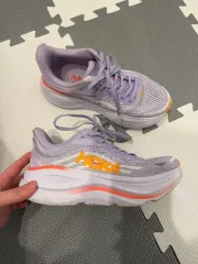 HOKA ホカ ボンダイ9 スニーカー ランニングシューズ 220