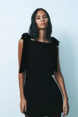 ザラ ツアーベルベット リー ONE PIECE xs