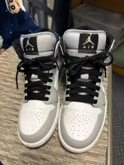 ナイキ エアジョーダン1 ミッド