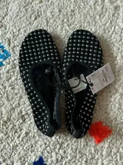 (新品) ZARA ザラ スタッズ 装飾 ブラック フラット シューズ 37 240