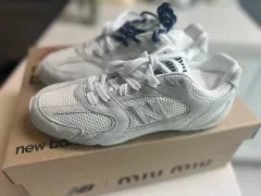 ミュウミュウ x ニューバランス スウェード メッシュ スニーカー 白 37 5