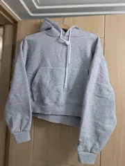 グレー クロップド 裏起毛パーカー