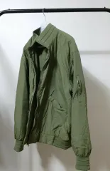 カーキ色 ウィンドブレーカー ジャケット 出品