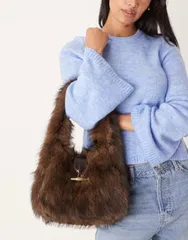エイソス レディース バッグ トートバッグ ASOS DESIGN faux fur tote bag with metal hardware detail in dark Dark brown ブラのサムネイル