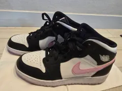 ナイキ エア ジョーダン 1 ミッド ブラック/ピンク 250
