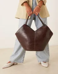 エイソス レディース バッグ ASOS DESIGN tubular handle vase tote bag in chocolate crochocolate チョコレートのサムネイル