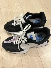 New Balance 327 ブラック/ホワイト スニーカー
