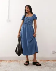 リクレイム ヴィンテージ レディース トップス ワンピース ミディワンピース ミディ デニム Reclaimed Vintage chambray denim midi dress with shirring details in mid Mid Blue ブ
