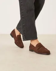 エイソス レディース シューズ スリッポン・ローファー ギャザー スエード ASOS DESIGN Wide Fit Minnie ruchedetailoafer suedette Brown suのサムネイル