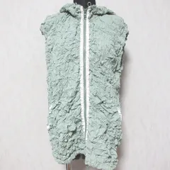 美品 ISSEY MIYAKE イッセイミヤケ しわプリーツ フード付きノースリーブ ジップパーカー IM22FE004 サイズ3 グリーン レディース 古着 中古 USEDのサムネイル