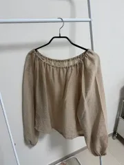 アイル オフショルダー ブラウス ベージュ