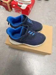 アディダス ベイビー スニーカー