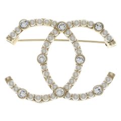 CHANEL CCロゴブローチ パール装飾 - メルカリ