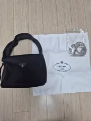 ブラック ナイロン ミニバック + チェーン ストラップ