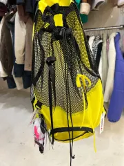 イェロー メッシュ シャーリング バックパック + ハローキティ キーホルダー