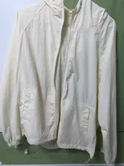 アイボリー色 ウィンドブレーカー/アウター