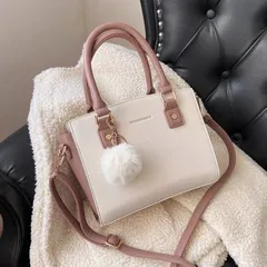 【新品】フェミニン ファーチャーム付きショルダーバッグ レディース きれいめ フォーマル バイカラー  2way ショルダーバッグ ハンドバッグ ふわふわ チャーム付き ビジネス カジュアル 20代 30代 40代 防水 軽量 ピンク ブラック　C0262