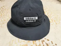 状態良し adidas ブラック バケットハット 帽子