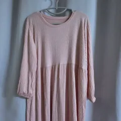 柔らかいONE PIECEパジャマ 新品 (マタニティ服 可能)