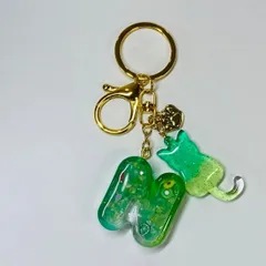 【ハンドメイド】シャカシャカアルファベット（N）＆猫チャーム