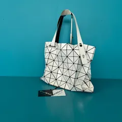 A17 【美品】BAOBAO ISSEY MIYAKE バオバオ イッセイミヤケ ルーセント トートバッグ 白