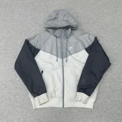 ナイキ ウィンドランナー ウィンドブレーカー グレー/白/黒 フード