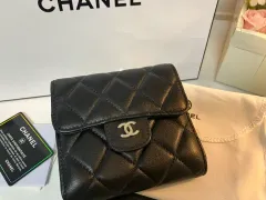 新品)CHANEL シャネル二つ折り財布 シャネル財布