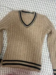 Vネック ケーブル編み ニット