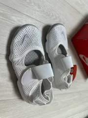 ナイキ エア リフト 230 新品