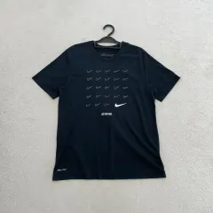 ナイキ マルチ スウッシュ ブラック 半袖Tシャツ 95