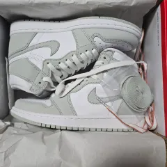 ナイキ ジョーダン1 レトロ ハイ OG シーフォーム 出品