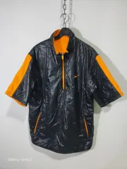 NIKE ゴルフ 半袖ウィンドブレーカー ブラック/オレンジ
