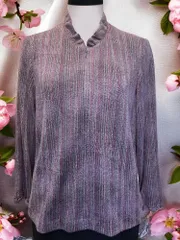 日本製、レディースファッション、Lサイズ（大きいサイズ）ミセス長袖前ファスナー　（首・袖口フリル）ニット素材ブラウス、カットソー（ニット・しっとり感があり、やや起毛タイプの伸縮素材）　秋冬春　 （税込み15,290円）13,900円の商品