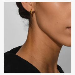 BOTTEGA VENETA トライアングルフープピアス ゴールド - メルカリ